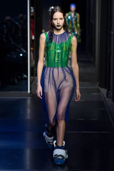 Look 15